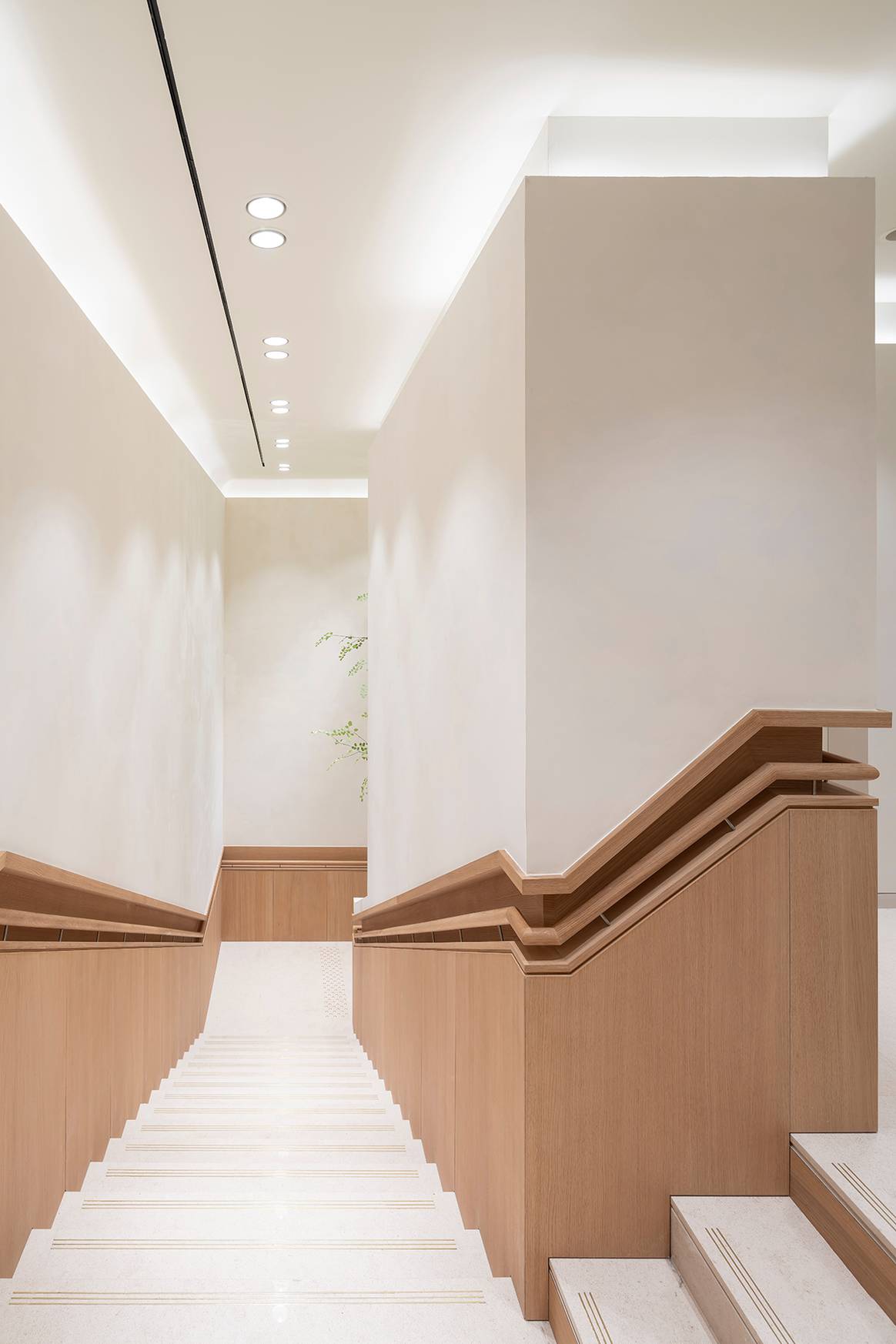 Tienda de Massimo Dutti de la avenida de los Campos Elíseos de París (Francia).