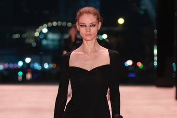 Saint Laurent ha tomado una nueva y elegante dirección en la Semana de la Moda de París