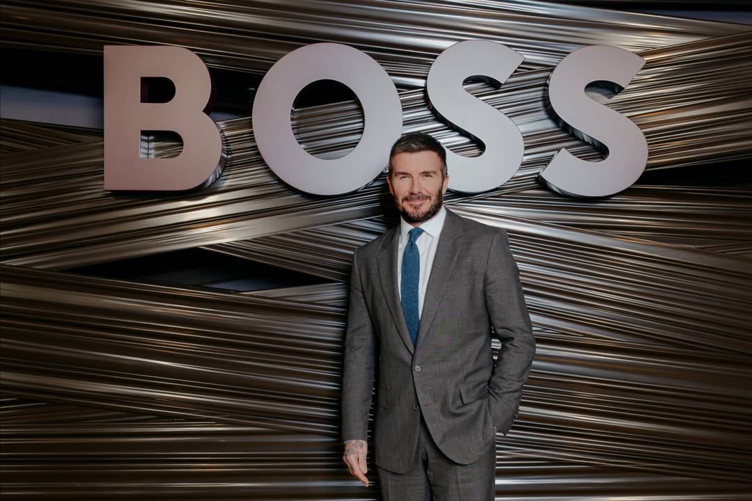 David Beckham indossa un look della prossima collezione Boss by Beckham
