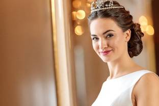 Lacroix diseña la tiara de los debutantes del Vienna Opera Ball 2020