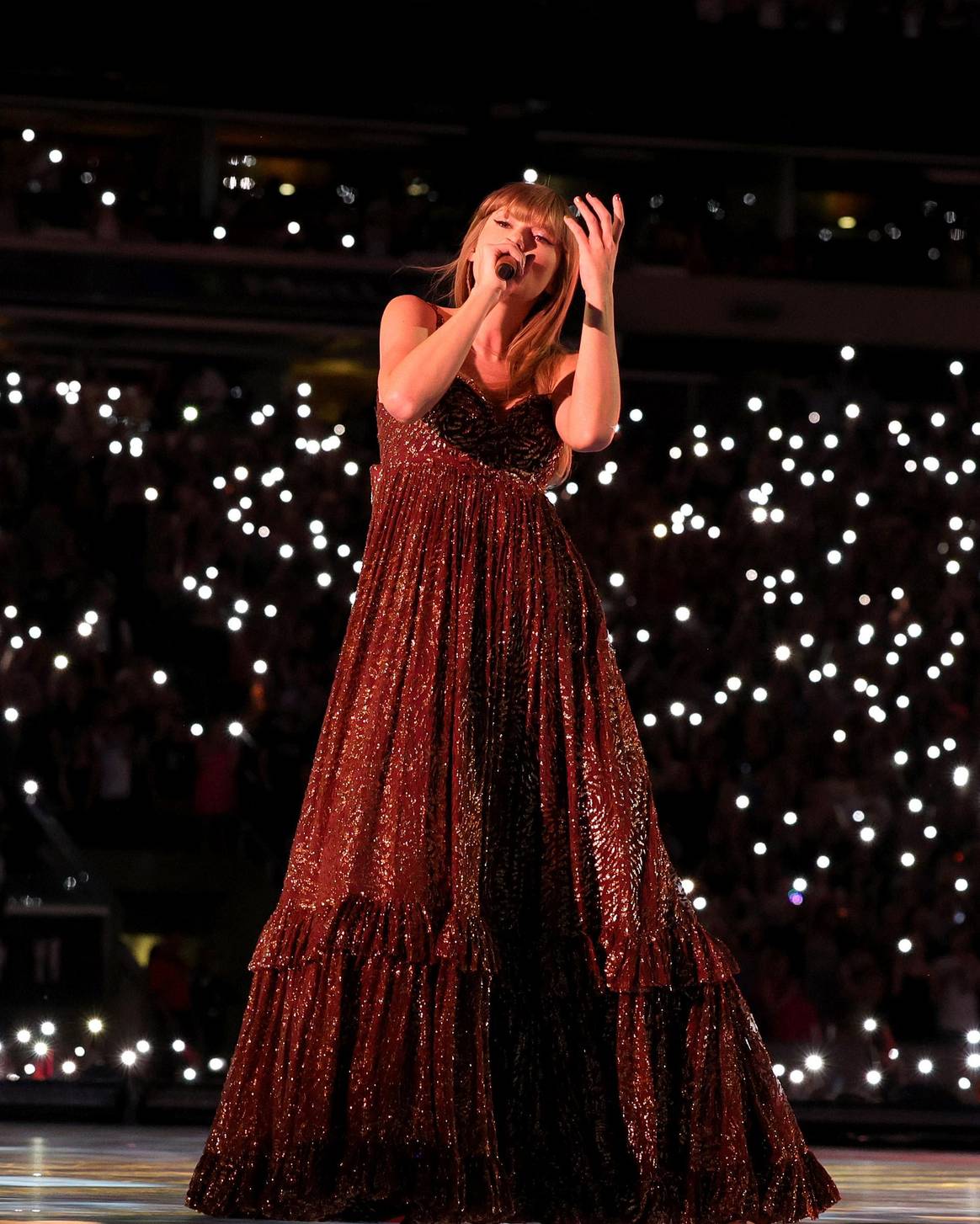 Taylor Swift con un diseño de Etro en The Eras Tour.
