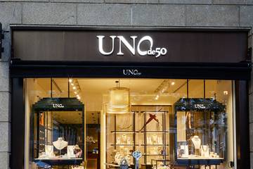 UNOde50 reabre sus tiendas: desinfección de joyas y mascarillas