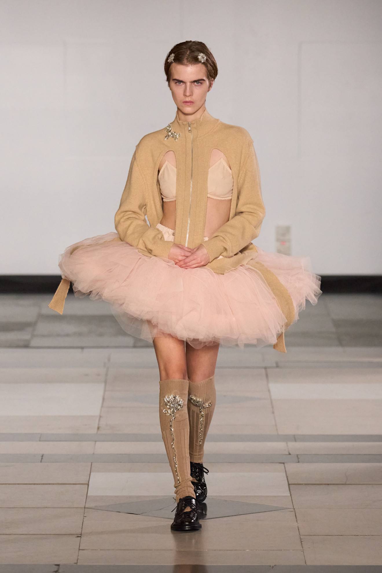 Simone Rocha SS25 - Worldwide Fashion Design Lookbook