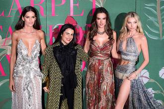 Op Paris Fashion Week beloven merken nieuwe duurzame initiatieven, maar is dat voldoende?