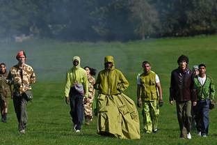 El espíritu de resistencia de Paria Farzaneh en la Semana de la Moda de Londres