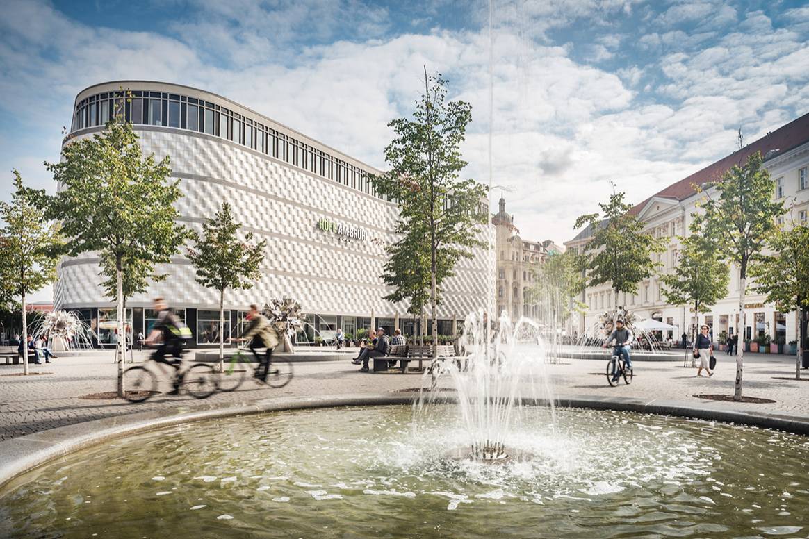 Exterior del centro comercial Höfe am Brühl de Unibail-Rodamco-Westfield en Leipzig (Alemania).