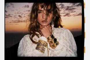 Ba&sh presenta su nueva colección de joyas: Una odisea solar encarnada por Inka Williams