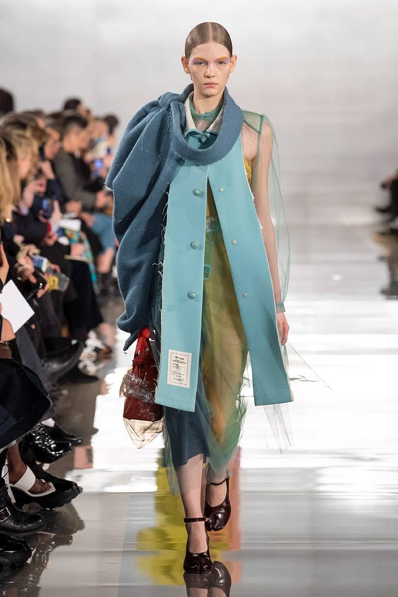 Imagen: Maison Margiela Otoño/Invierno 2020, look que ilustra la esperanza. Imagen: Cortesía de Maison Margiela.