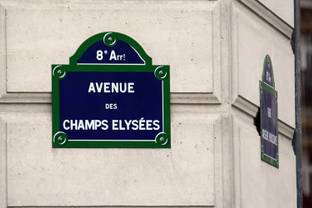 Sur les Champs-Elysées, les marques soignent leur image