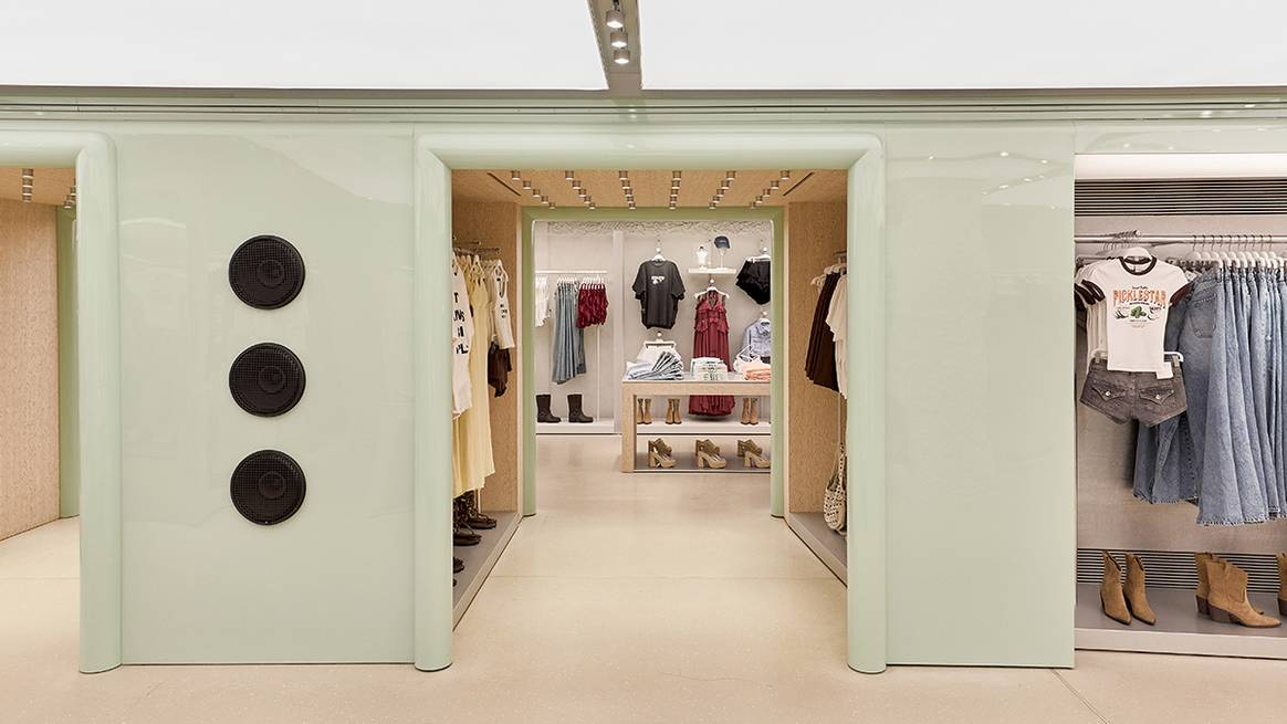 Tienda de Bershka en el número 28-30 de la avenida de Bartomeu de Roselló de Ibiza (España).