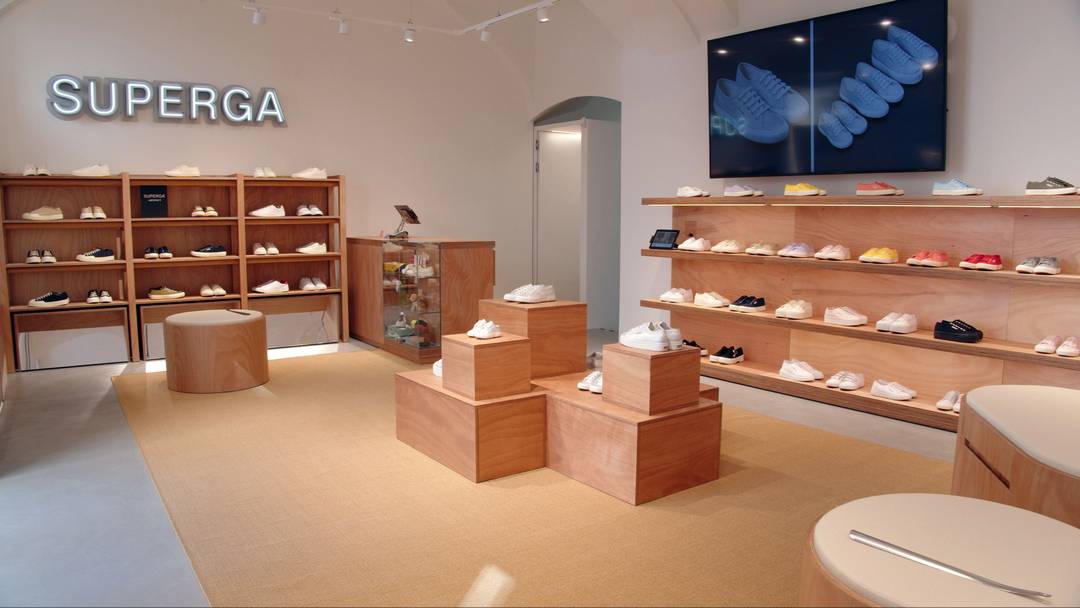 Il negozio Superga di Torino