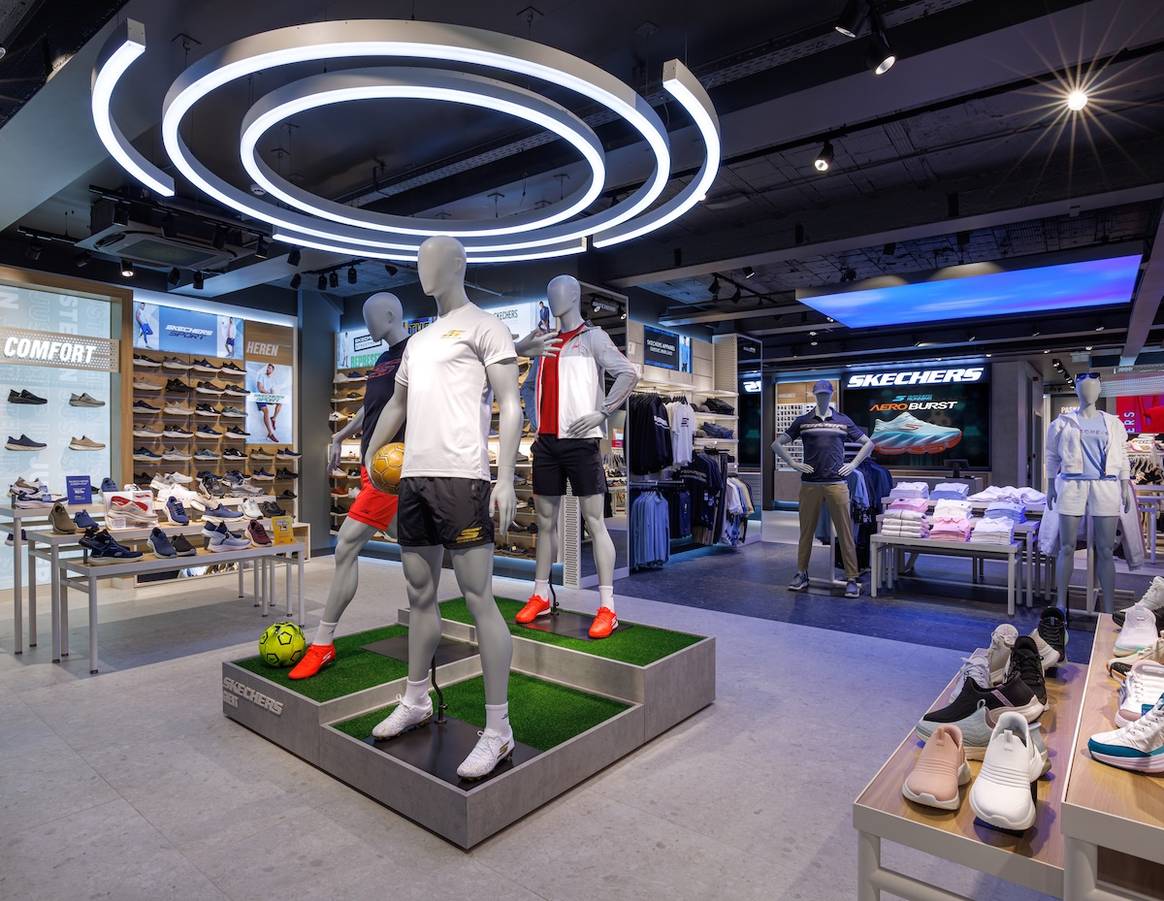 Het interieur van de nieuwe Skechers-winkel in Gent