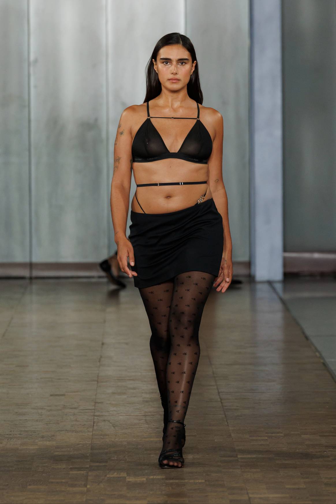 Nensi Dojaka voor Calvin Klein - Nensi Dojaka SS25 op LFW