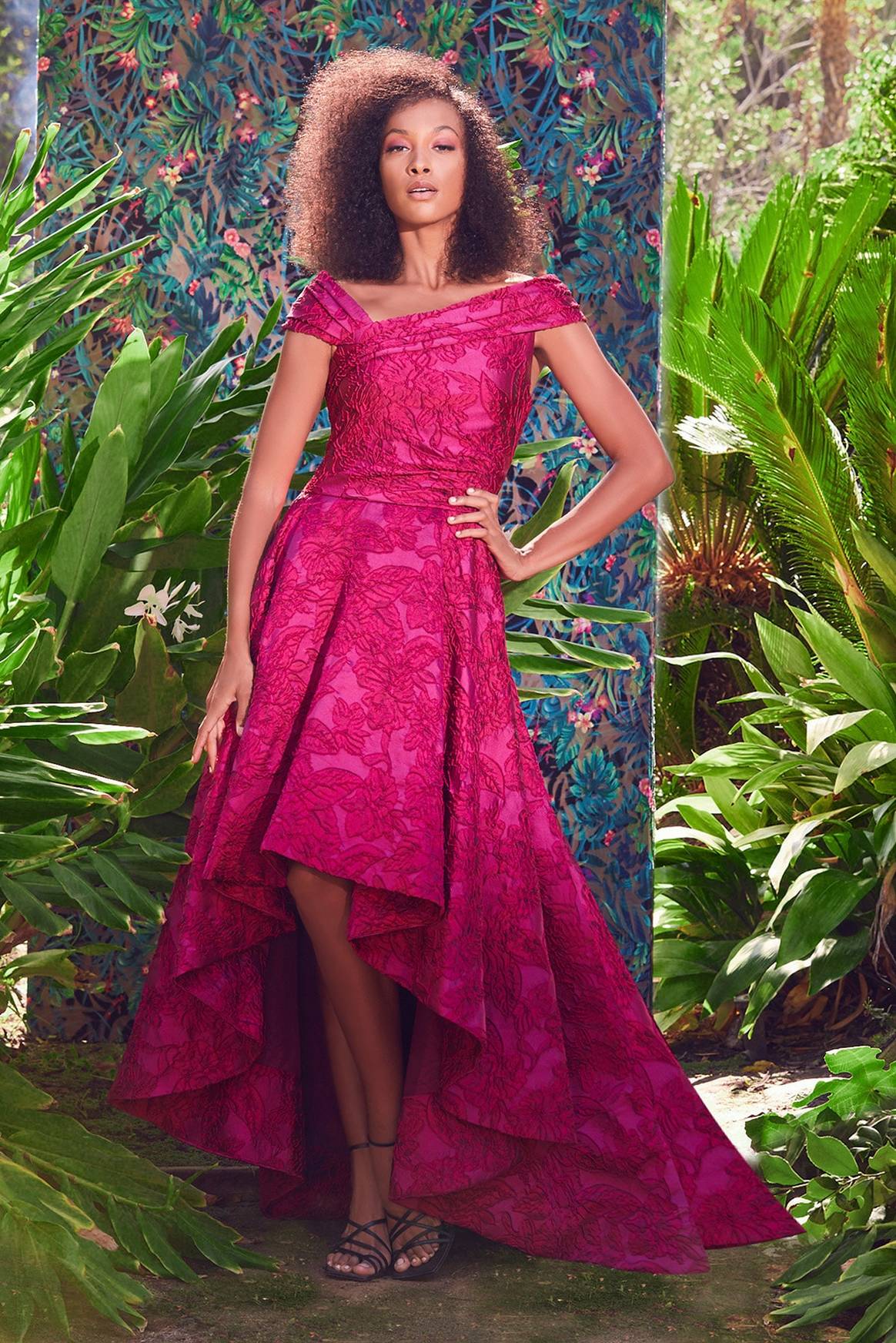 Image: Tadashi Shoji SS21 ©
Catwalkpictures.com