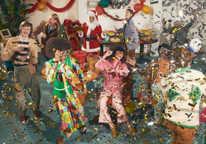 Gucci lance sa campagne "Noël du bureau" et dévoile un jeu d'arcade