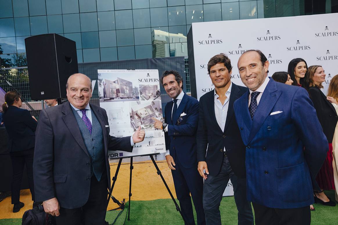 Ceremonia de colocación de la primera piedra de la nueva sede central de Scalpers en Sevilla.