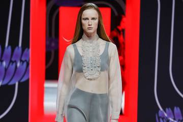 Mmd: Prada sfila a Milano con una collezione dai colori estremi