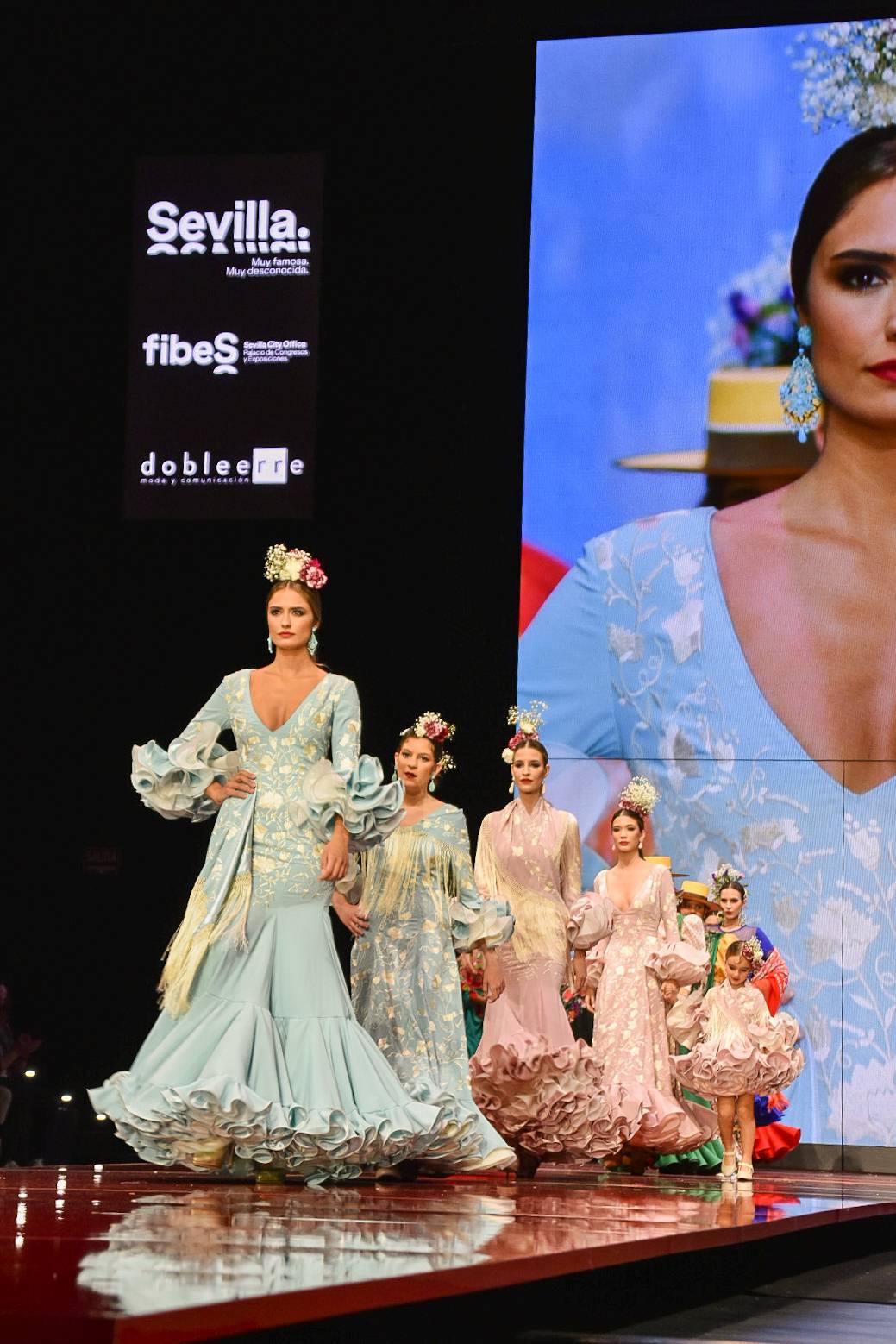Desfile colección Carpe Diem por Sara de Benítez en SIMOF