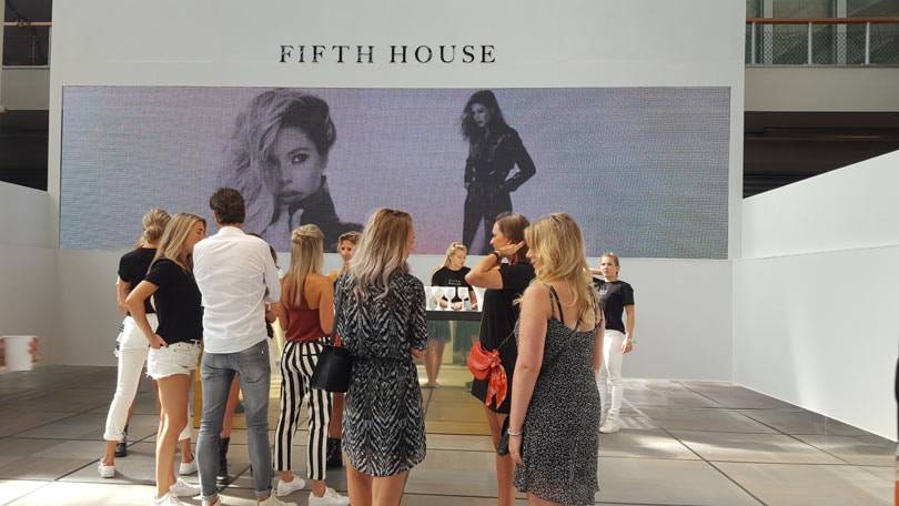 “Qualität über Quantität”: Ein Besuch bei der Amsterdamer Modefabriek im Sommer