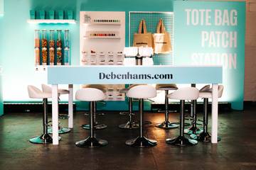 Debenhams reduce pérdidas a medida que avanza su transformación; la venta de PLT está sobre la mesa