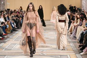 Loewe presenta una doble colección de su diseñador Jonathan Anderson con aires de adiós en París