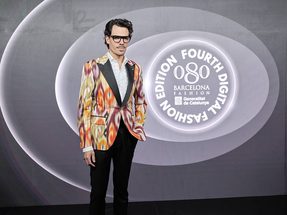 Photo Credits: El diseñador Juan Avellaneda. Evento inaugural “080 Barcelona Fashion — La Première”.