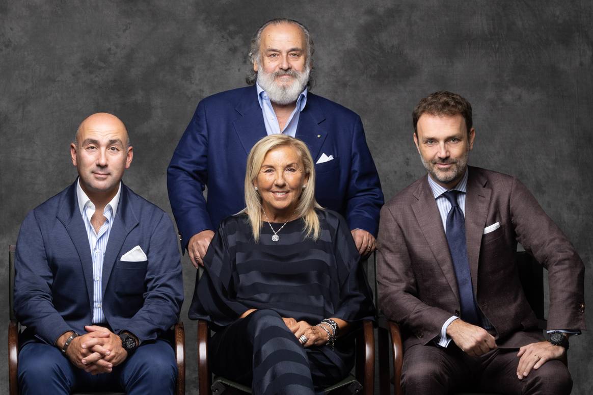 Da sinistra Filippo Ricci, Claudia Ricci, Niccolò Ricci e Stefano Ricci (in piedi)