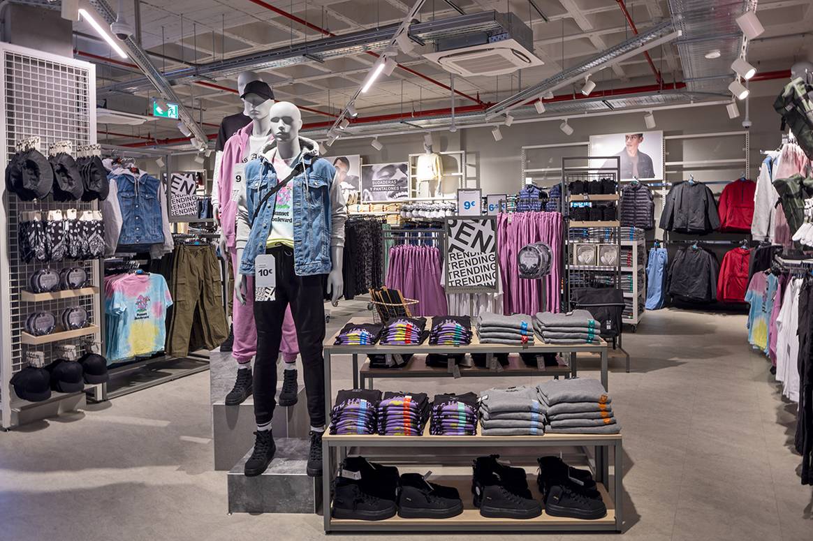 Photo Credits: Nueva tienda Primark en el centro comercial Bahía Sur de San Fernando, Cádiz.