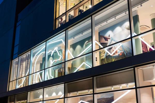 Fenix Outdoor in rosso nel secondo trimestre 2025: fatturato in calo e perdite in aumento