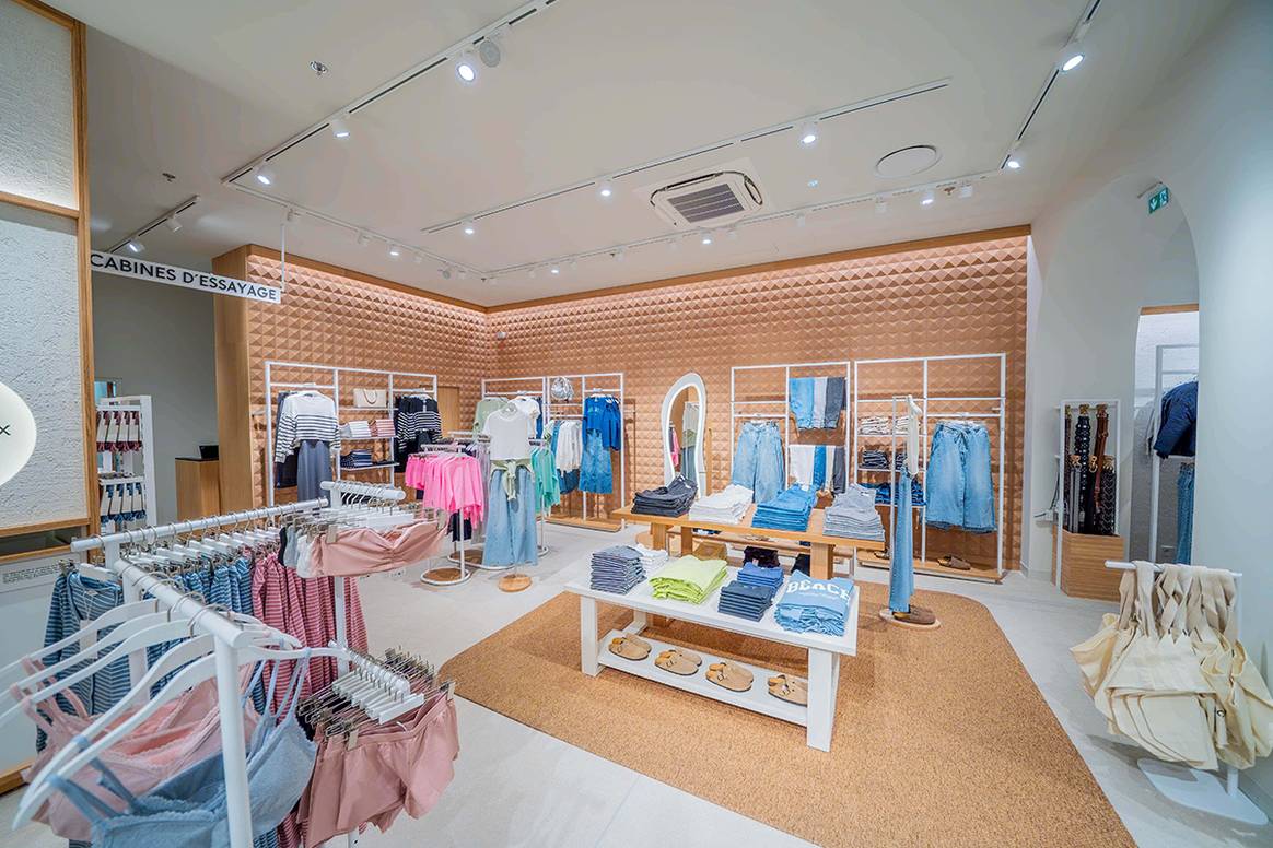 Tienda de Mango Teen en el centro comercial Westfield La Part-Dieu de Lyon (Francia).