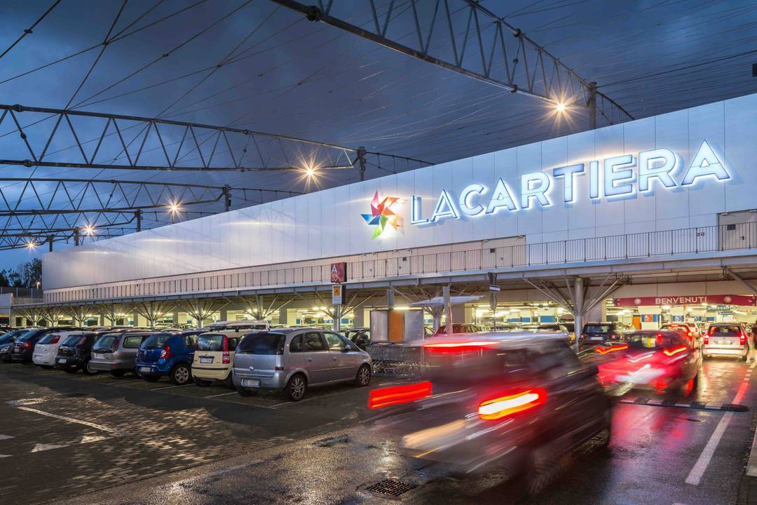 Il centro commerciale La Cartiera di Pompei