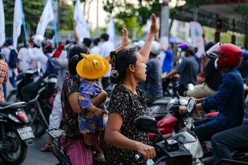 Los trabajadores del textil de Bangladés cargan contra las marcas occidentales: “Solo se preocupan por sus envíos”