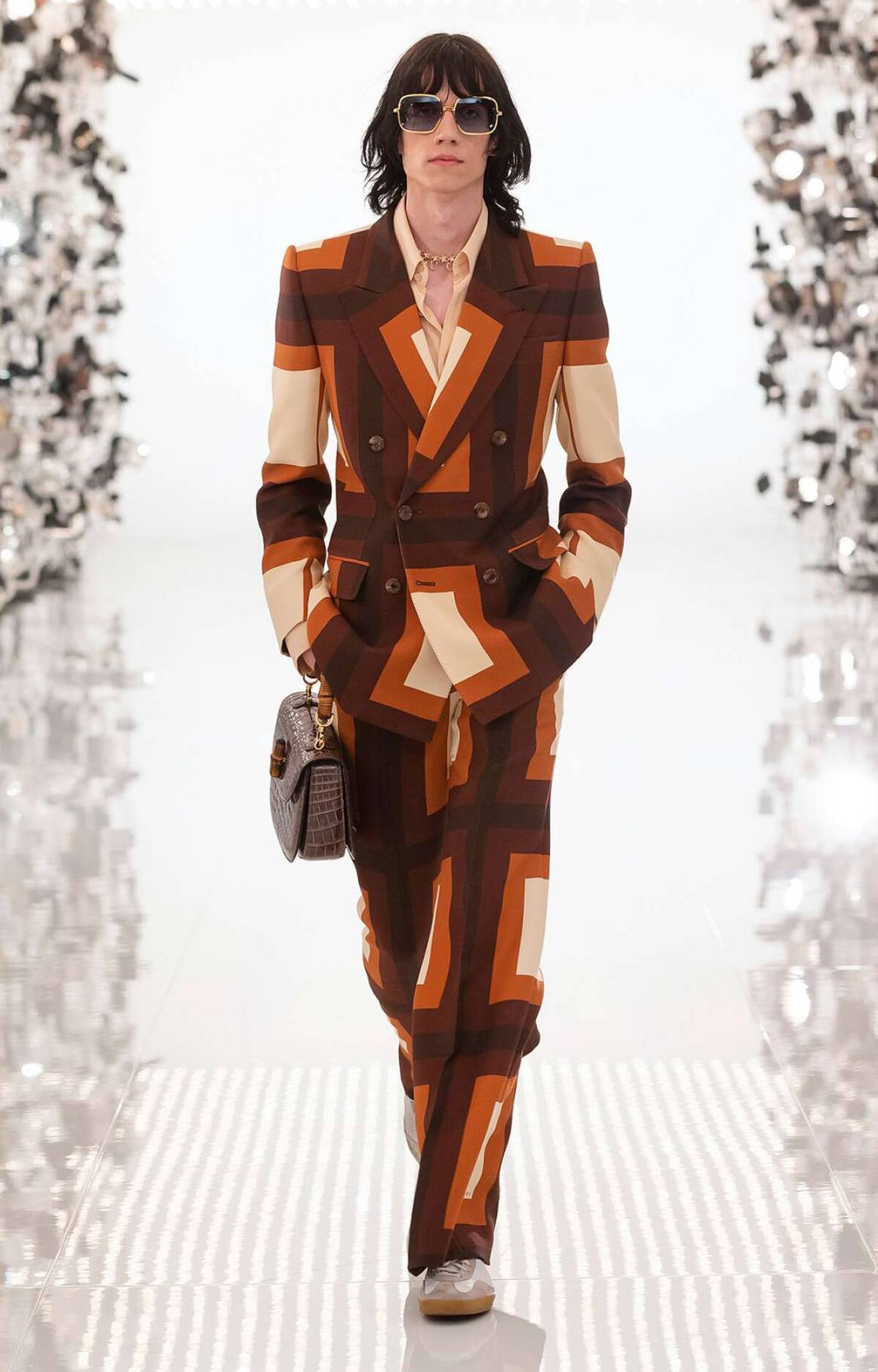 Gucci toca el “aria” por su centenario con un “elogio al aire” y homenajes a su legado, a Balenciaga y a Tom Ford