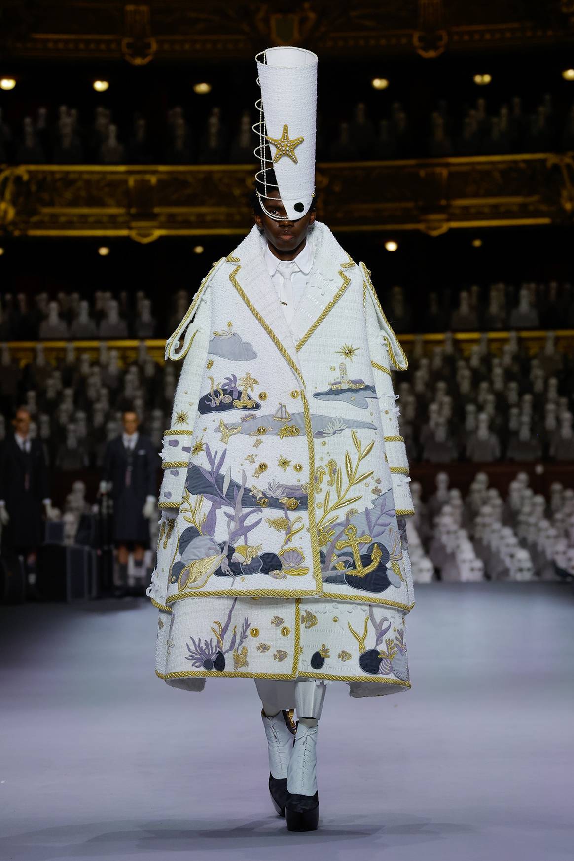 Créditos: Thom Browne, primera colección de Alta Costura, para la temporada Otoño/Invierno FW23. Fotografía de cortesía.