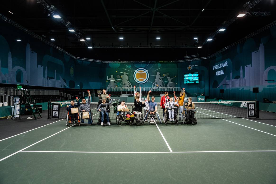 Elf kinderen met een beperking ontmoetten Uniqlo Global Brand Ambassador en professionele rolstoeltennisser Gordon Reid tijdens het Abn Amro Open 2025 tennistoernooi in Rotterdam.