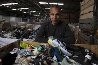 Runnersworld opent circulaire winkel met meubels van gerecyclede schoenen