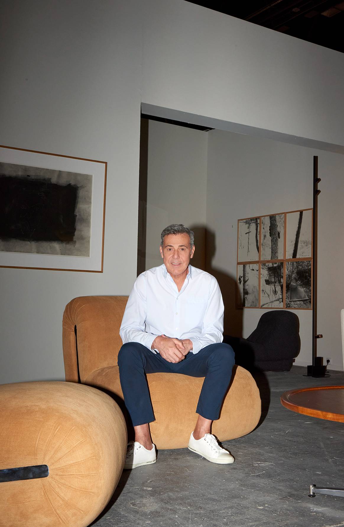 Photo Credits: El diseñador Ángel Fernández Ovejero, más conocido como Ángel Schlesser. Fotografía de archivo, por cortesía de la Asociación Creadores de Moda de España Acme.