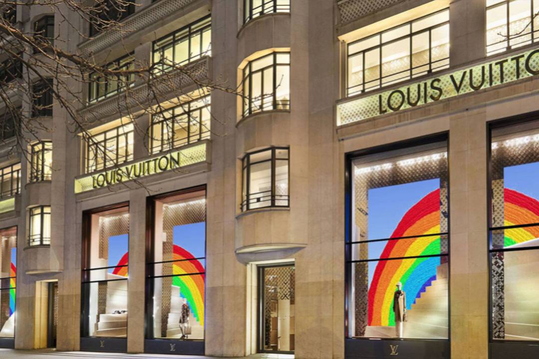 De winkel van Louis Vuitton op de Champs-Élysées in Parijs