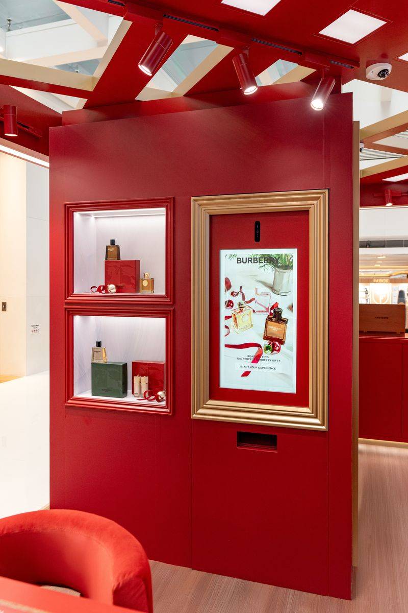 Burberry booth AR-mirror photobooth experience