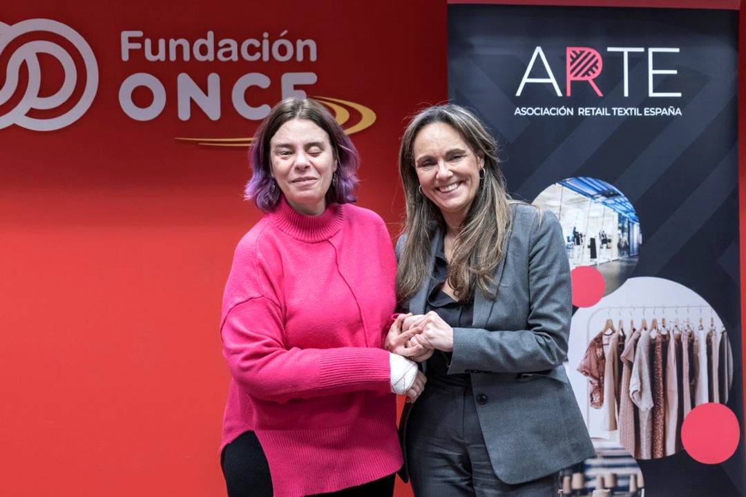 Ana López-Casero, presidenta de Arte, junto a Virginia Carcedo, secretaria general de Fundación ONCE e Inserta Empleo.