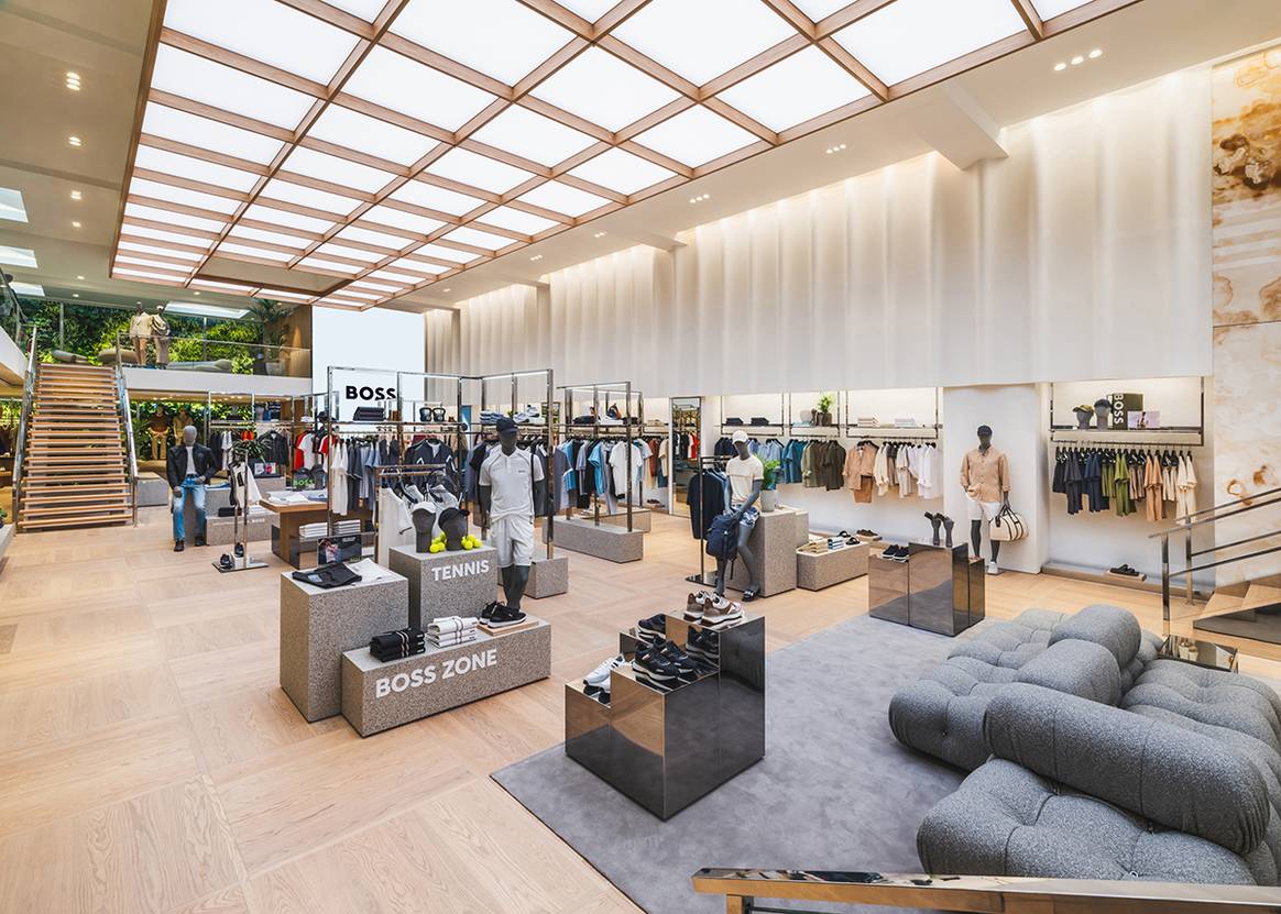 Tienda de Boss en el número 84 del paseo de Gracia de Barcelona (España).