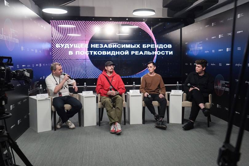 Эксперты из 24 стран рассказали о будущем моды: "Одежда остается важным кодом"