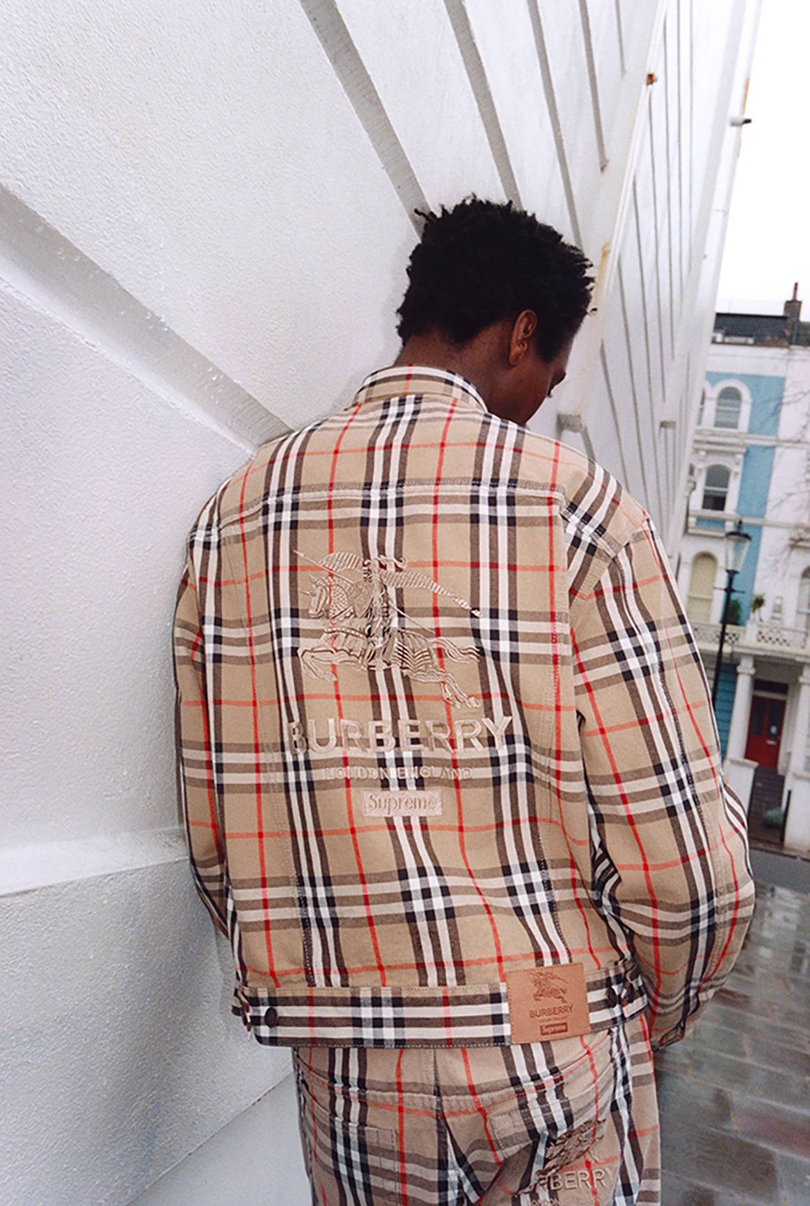 Photo Credits: Colección cápsula Supreme / Burberry SS22.