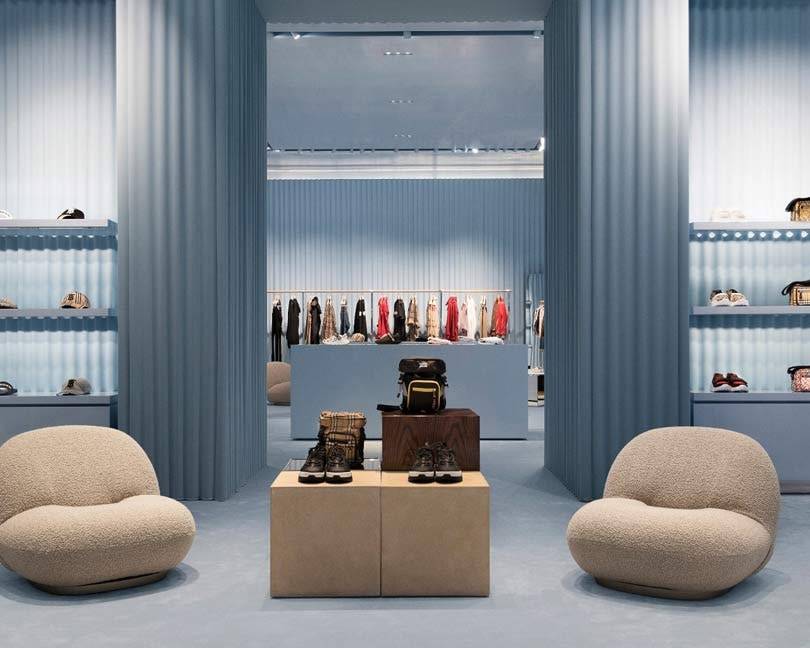 En images : Burberry lance un nouveau concept de vente dans 14 magasins