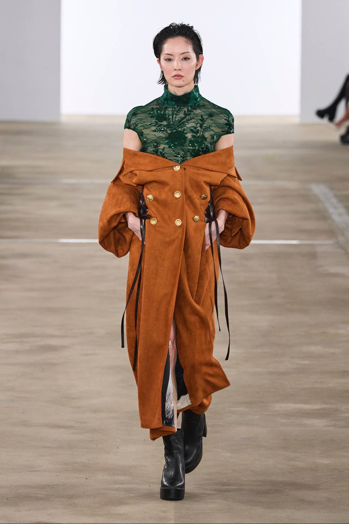'Tomato Cream' bei Juzui FW24/25.