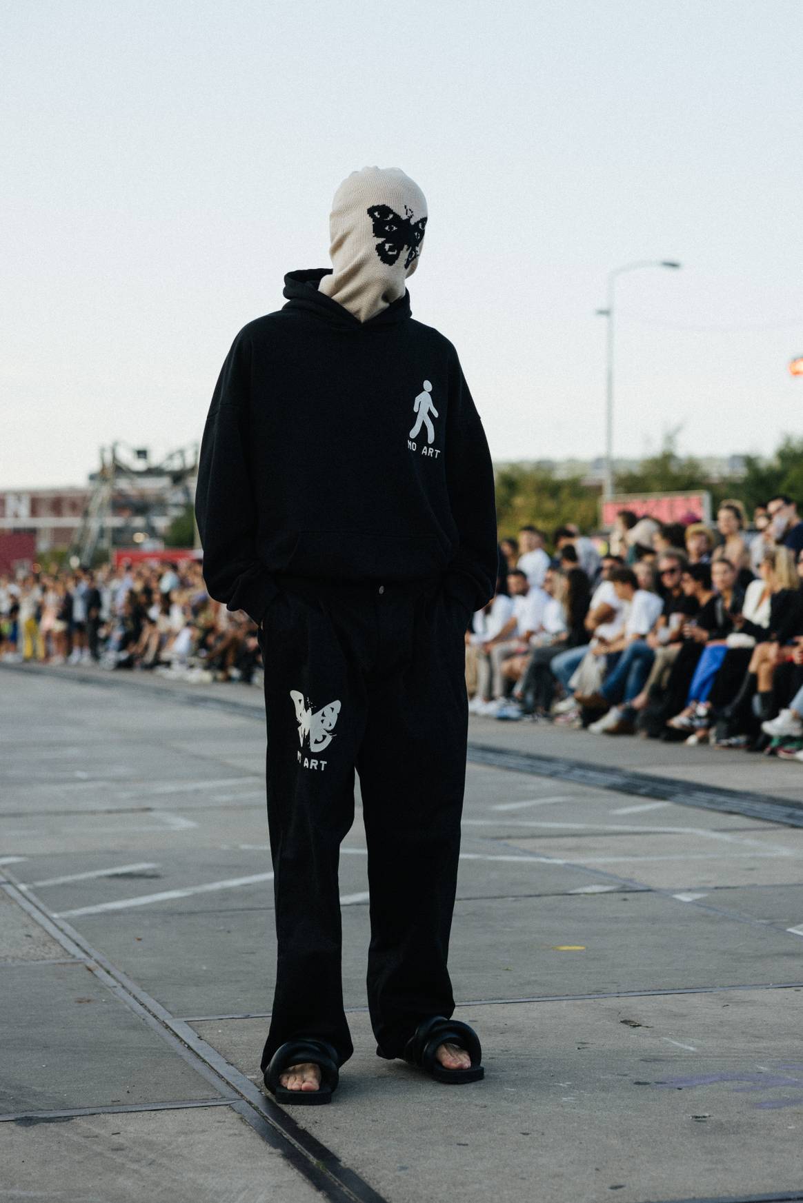 Kijken: de eerste ready-to-wear-collectie van No Art