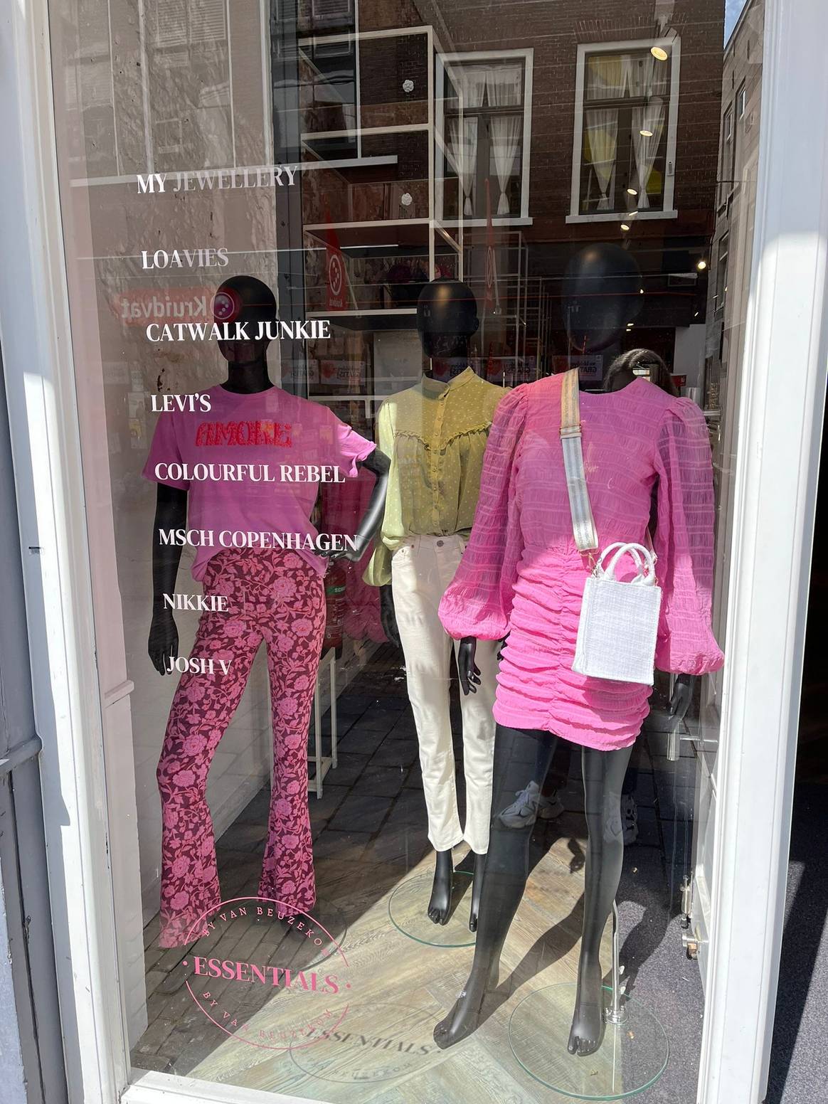 Van Beuzekom Mode opent Essentials by Van Beuzekom. Beeld: Van Beuzekom Mode