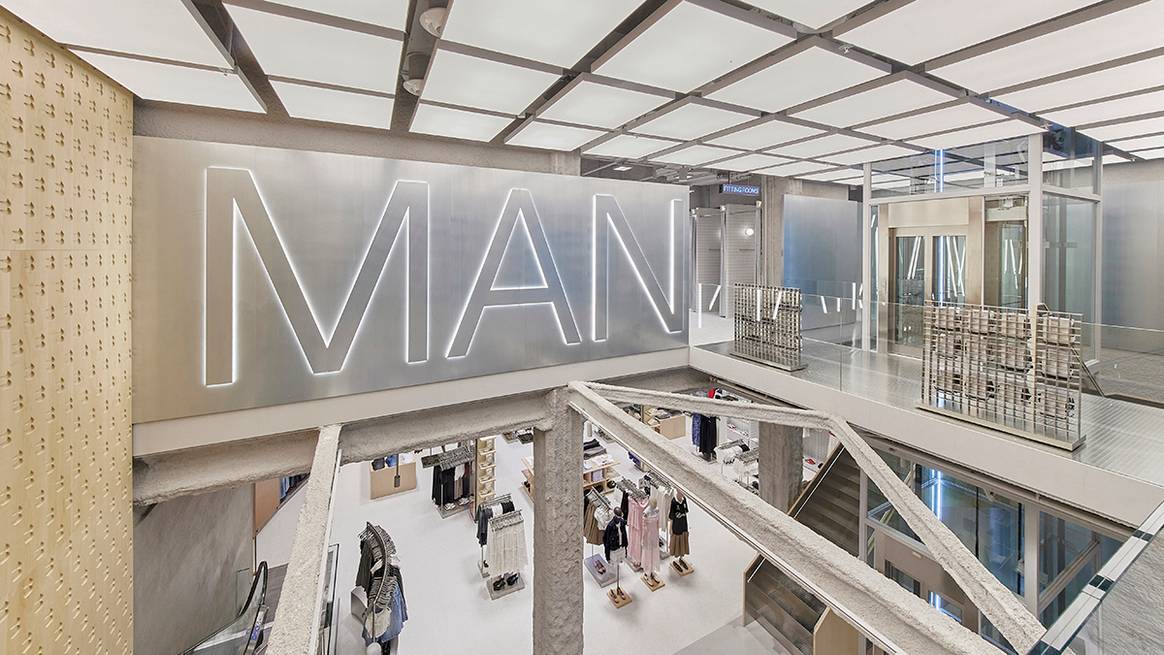 Tienda de Bershka en el paseo de Gracia de Barcelona (España).
