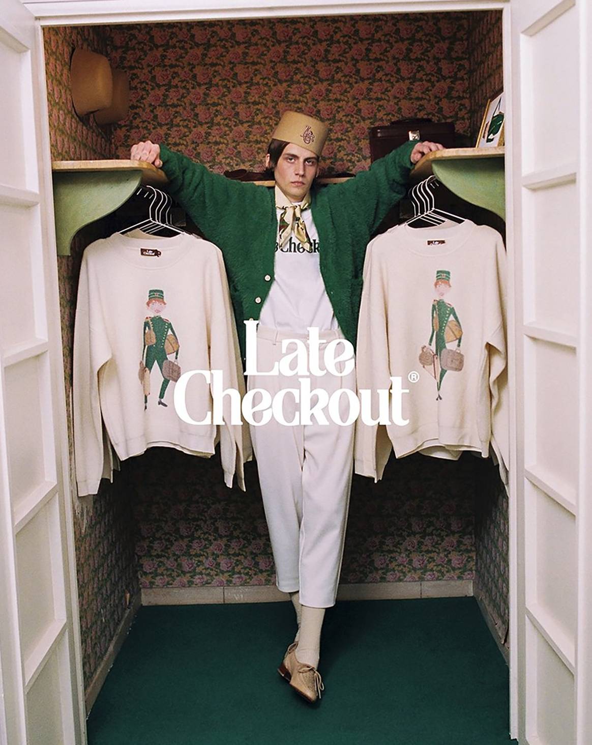 Tejidos italianos y tonos champagne: C. Tangana lanza la primera colección de su firma “Late Checkout”