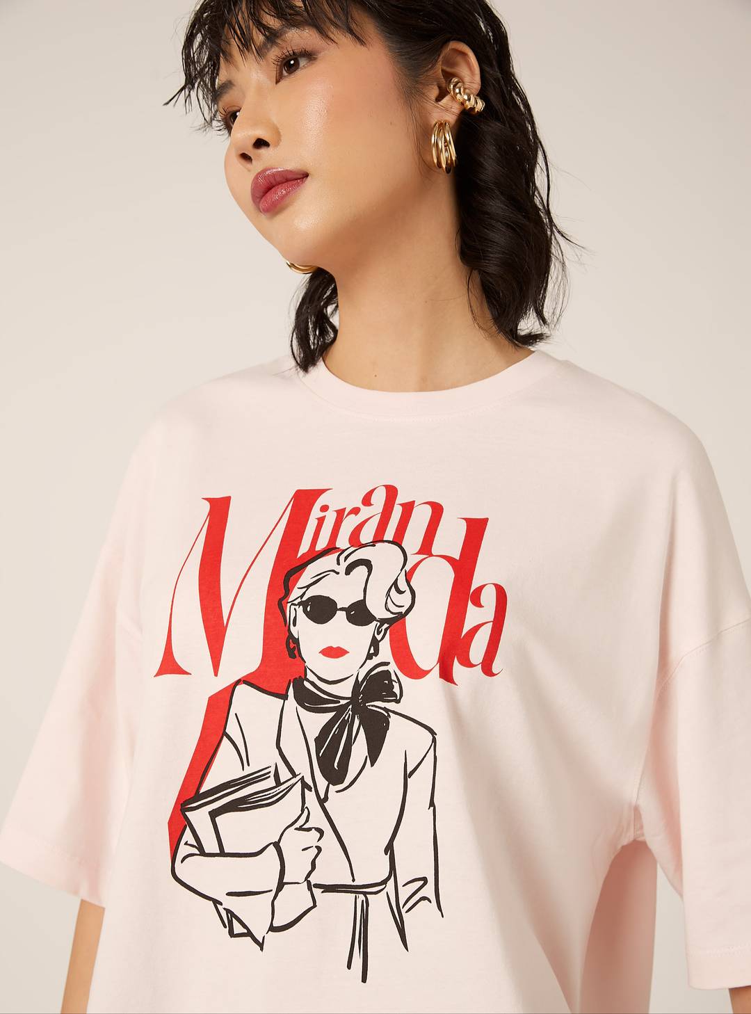 La collezione donna ha un mood contemporary e urban